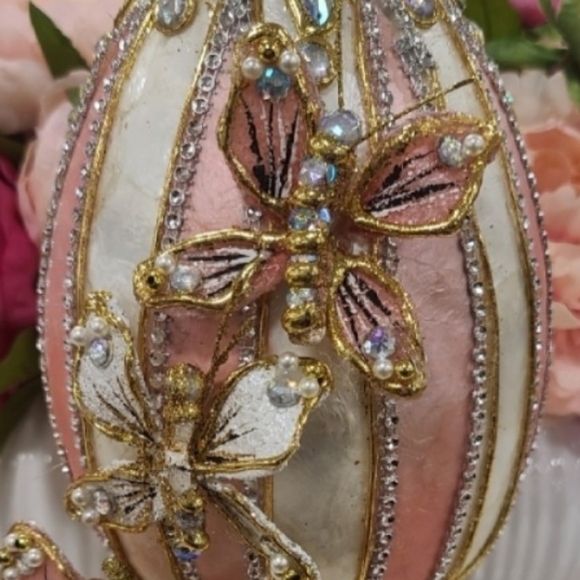 PIER 1 Style 12" Capiz Jeweled Embellished 3D Butterfly Pedestal Easter Egg Pink - Picture 2 of 4